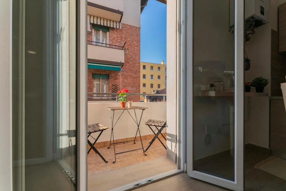 A Soli 10 Min Da Sant'Orsola - Interno 12 Design E Comfort Bologna 0*,  Italy