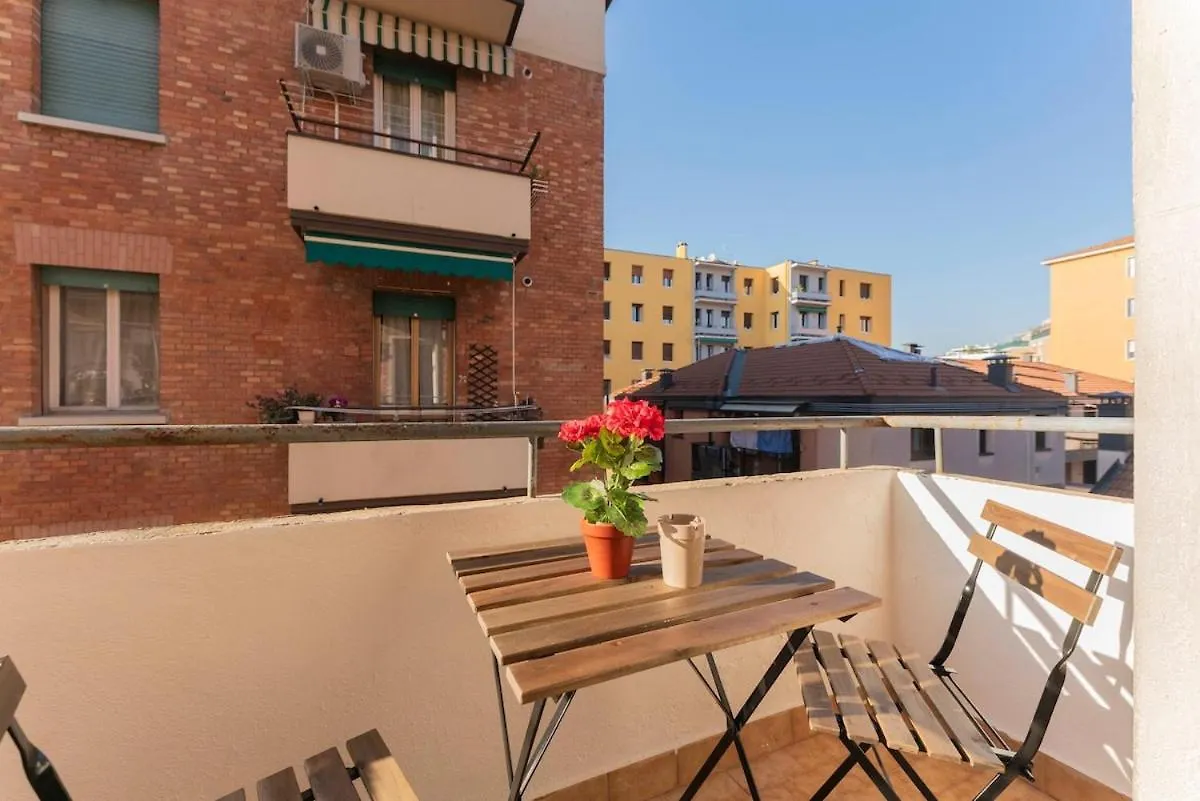 Apartment A Soli 10 Min Da Sant'Orsola - Interno 12 Design E Comfort Bologna