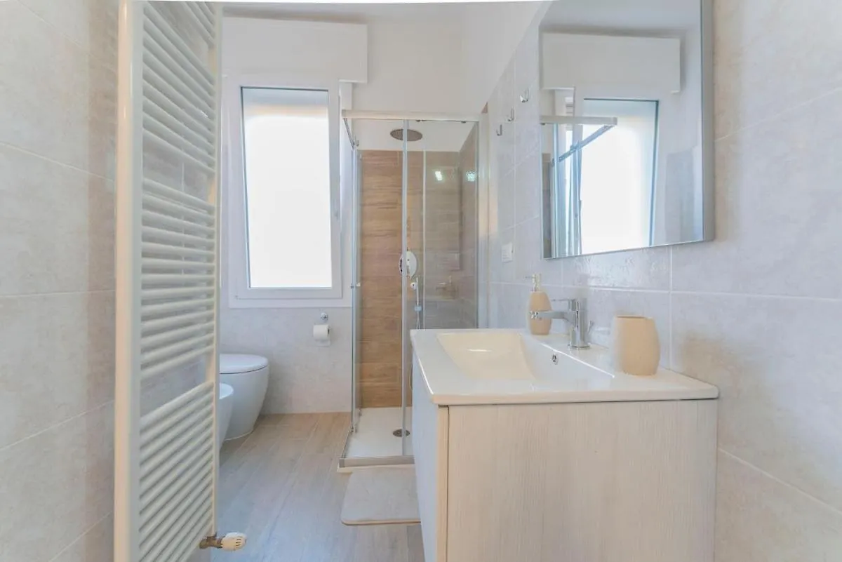 A Soli 10 Min Da Sant'Orsola - Interno 12 Design E Comfort Bolonia 0*,